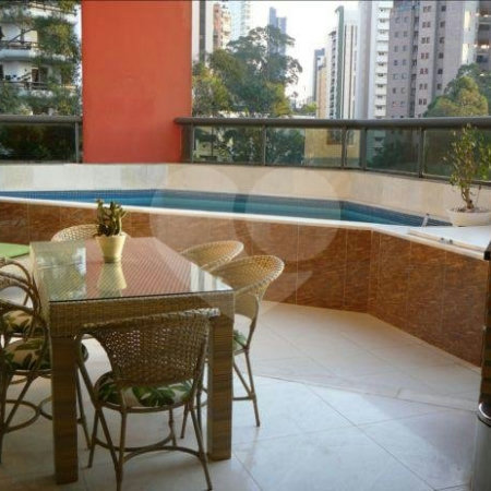 APARTAMENTO UM POR ANDAR!