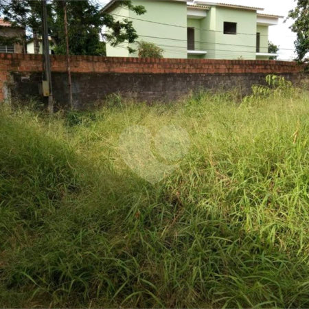 Terreno com 942,00 m² .