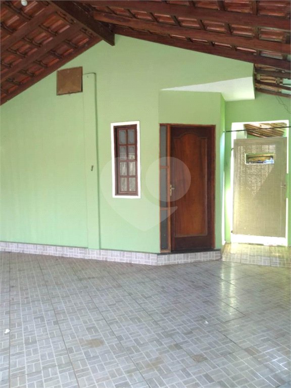 Casa térrea no Loteamento Habitacional São Carlos 1, sendo 3 Dormitórios e 1 suíte