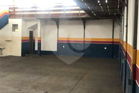 Galpão Comercial na Vila Luftalla.