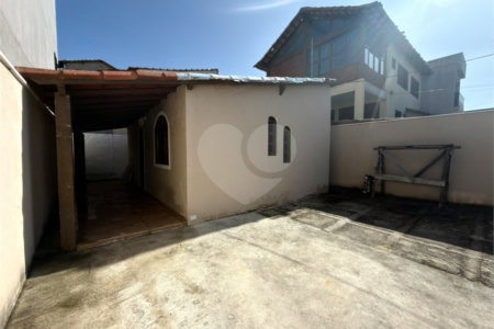 Loft à Venda no Peró em Cabo Frio com Churrasqueira e Garagem para 2 Carros