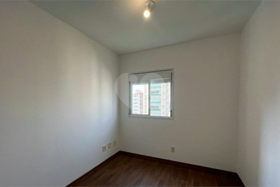 Excelente apartamento de 3 dormitórios, sendo uma Suíte e 2 vagas de garagem.