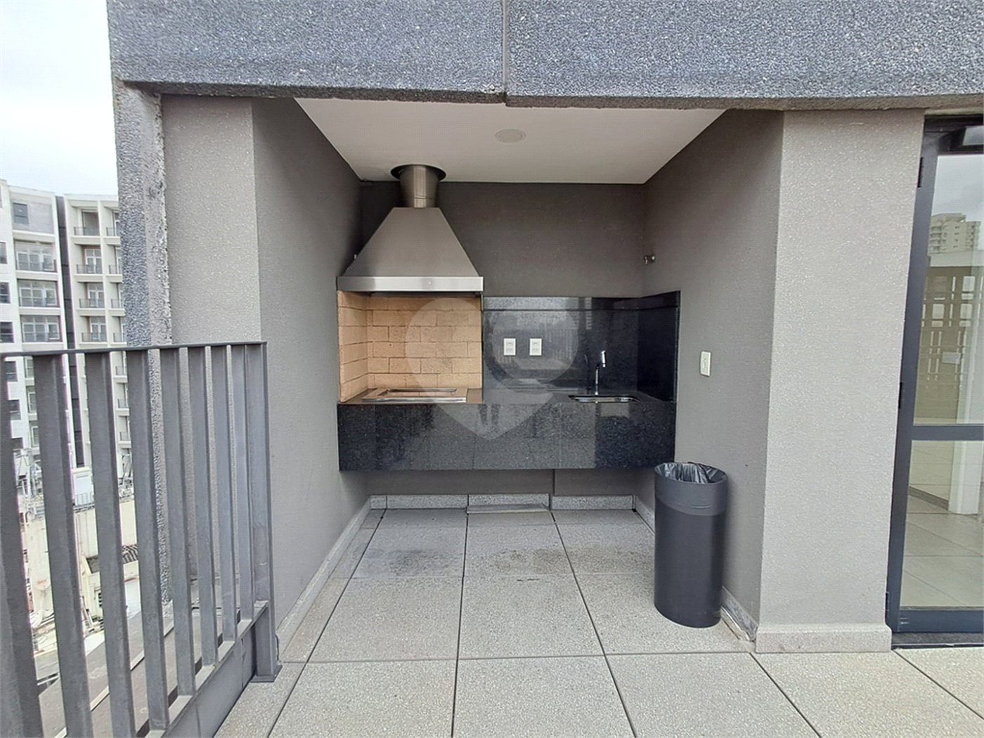 Studio de 25m² mobiliado e com varanda condomínio com lazer Vila Mariana