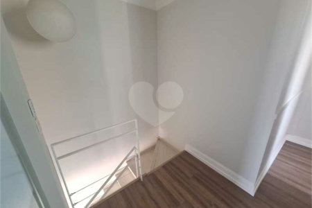 Apartamento para locação com 2 dormitórios, sendo 1 suíte com 02 vagas, totalmente climatizado nos 3 ambientes