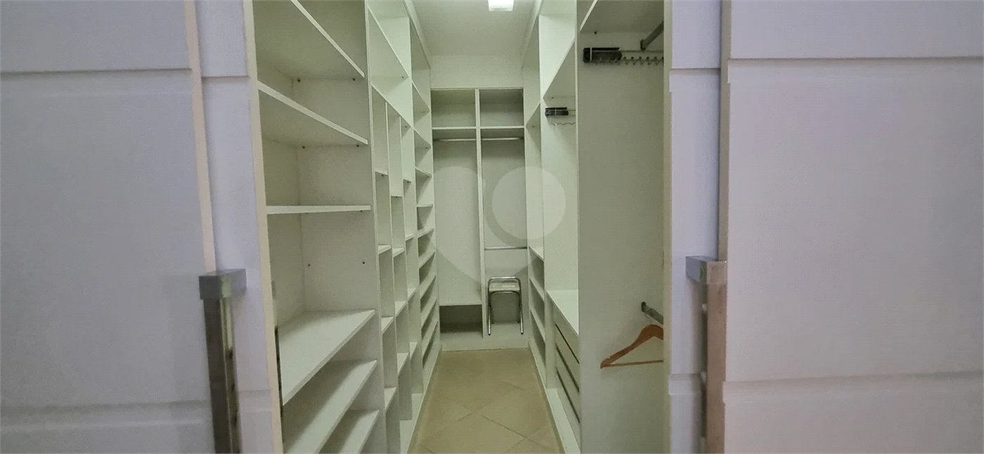 Lindo sobrado com 4 suites e piscina à venda, 365m², por R$ 2.450.000,00 no condomínio Villa Suiça, em Indaiatuba/SP.