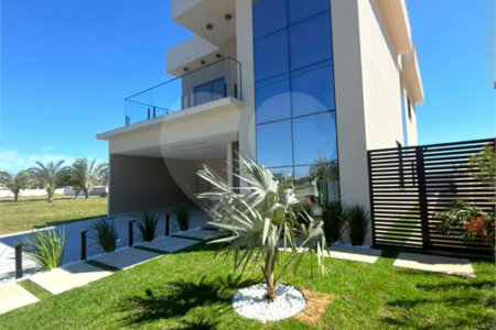 Casa à Venda no Ogiva em Cabo Frio com 4 Quartos em Condomínio Fechado