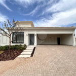 Casa térrea em estilo neoclássico com 3 suítes, no Condomínio Damha 2, na cidade de Piracicaba - SP.