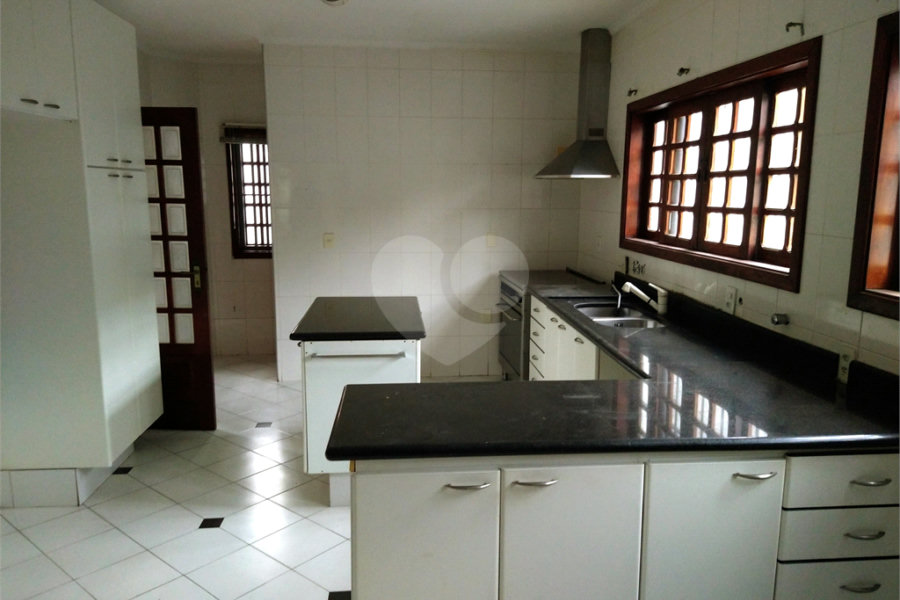 SOBRADO DE 426,0 M² COM 04 SUITES, SALÃO DE FESTAS, 06 VAGAS,06 BANHEIROS E PISCINA PARA LOCAÇÃO OU VENDA NO BARRO BRANCO