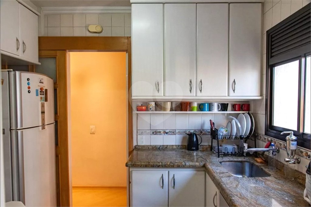 Apartamento à venda na Vila Mariana, 63 m², 2 dormitórios sendo 1 suíte, sacada, 2 vagas