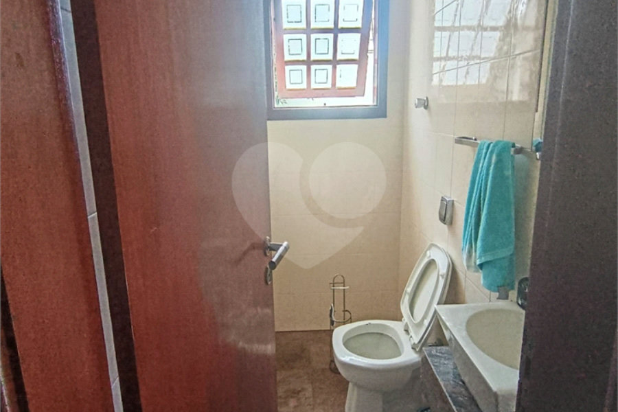 SOBRADO DE 426,0 M² COM 04 SUITES, SALÃO DE FESTAS, 06 VAGAS,06 BANHEIROS E PISCINA PARA LOCAÇÃO OU VENDA NO BARRO BRANCO
