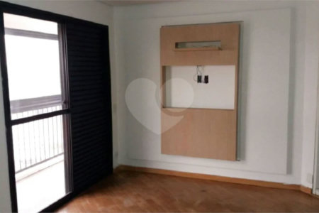 Cobertura duplex à venda na Mooca de 277m² com 3 dormitórios, 1 suíte e 3 vagas.