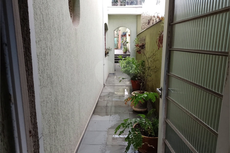 Oportunidade! Super sobrado em rua tranquila e ótima localização