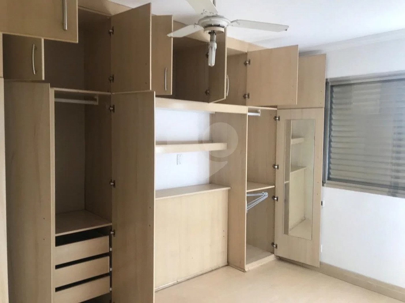 Espaço e Segurança no Bom Retiro: Apartamento de 100 m² com Infraestrutura Completa