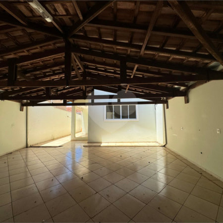 Casa á venda, com 3 dormitórios, no bairro Planalto paraíso em São Carlos.