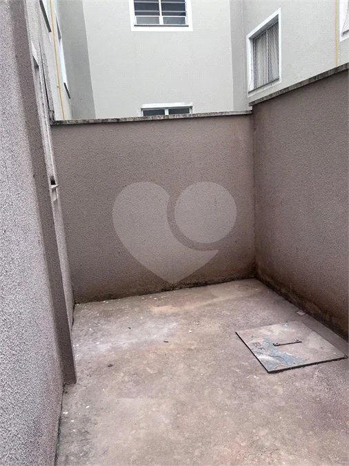 APARTAMENTO NO TÉRREO com Quintal.