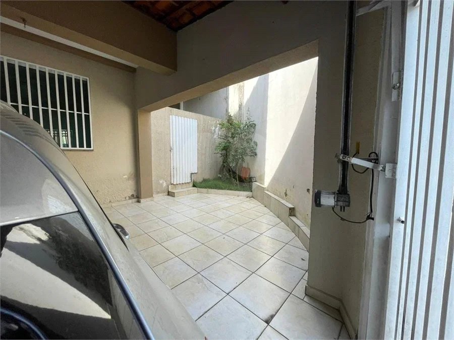 Sobrado com 4 dormitórios, 2 suítes, closet, varandas, escritório, jardim de inverno, espaço gourmet com churrasqueira e fogão a lenha e 3 vagas.