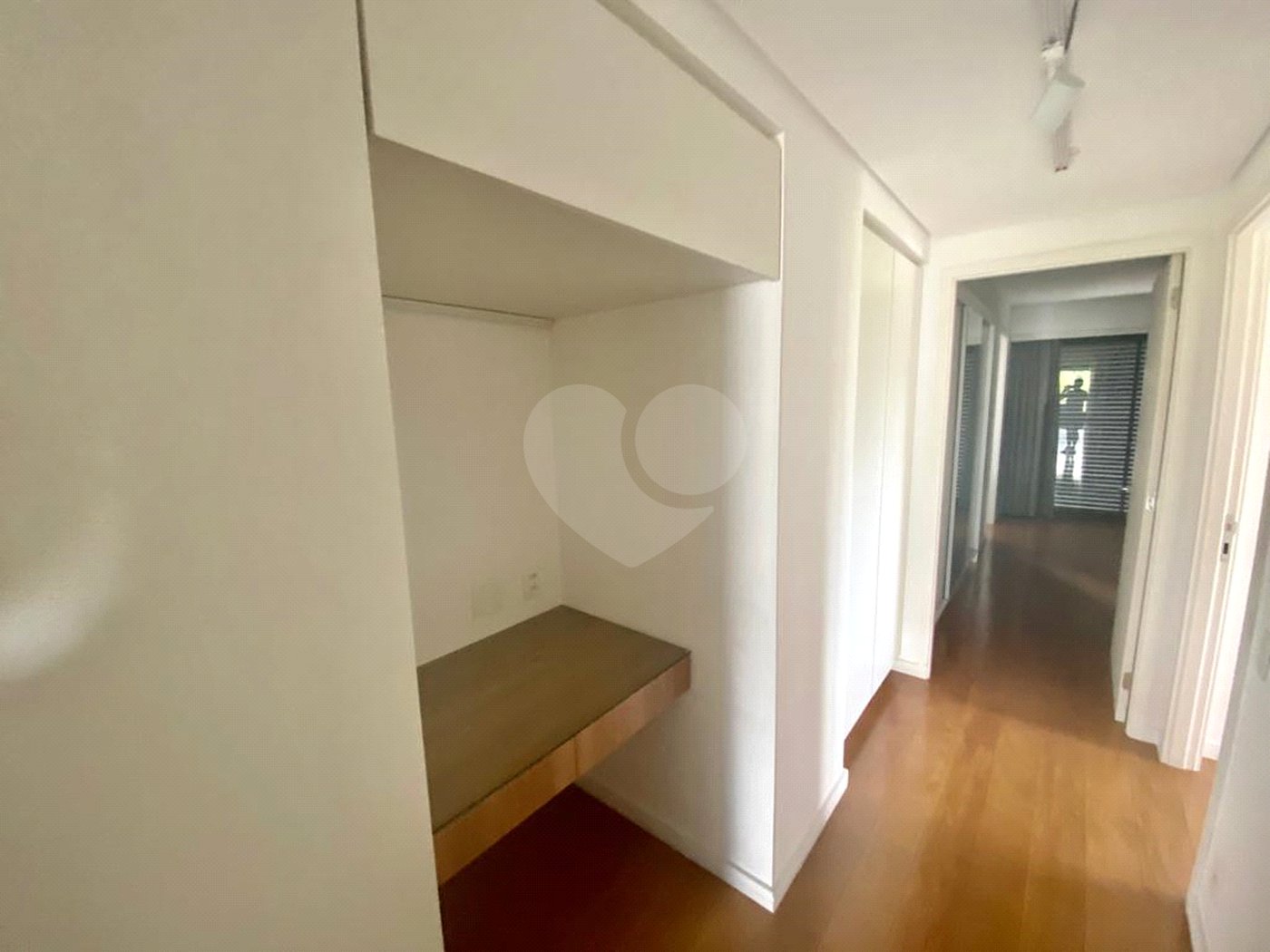 Imóvel 168m² Idea Zarvos com 3 suites, varanda na frente e na suíte, piscina, academia e 3 vagas Vila Madalena.