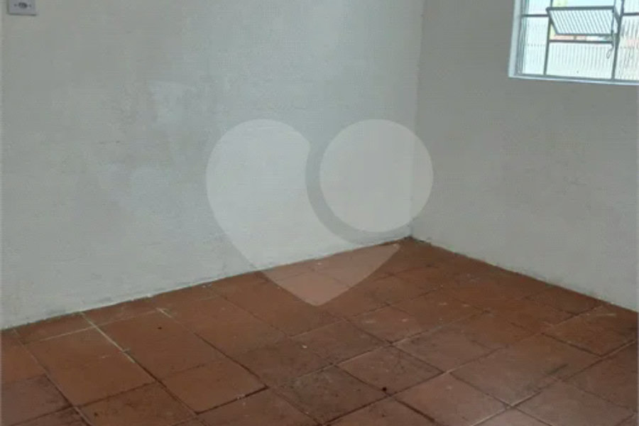 Terreno com Duas Casas – Oportunidade com Renda!