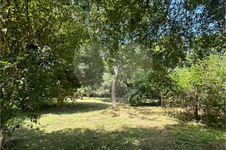 Excelente oportunidade no condomínio Vale das Laranjeiras, em Indaiatuba/SP. - R$ 1.850.000,00 - Terreno de 3.000 m²), com frente de 50 metros, proporcionando diversas possibilidades de projeto. O lote possui ótima localização dentro do condomínio, rodeado de natureza e com fácil acesso