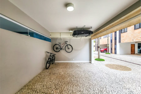 Casa em condomínio à venda na Granja Julieta