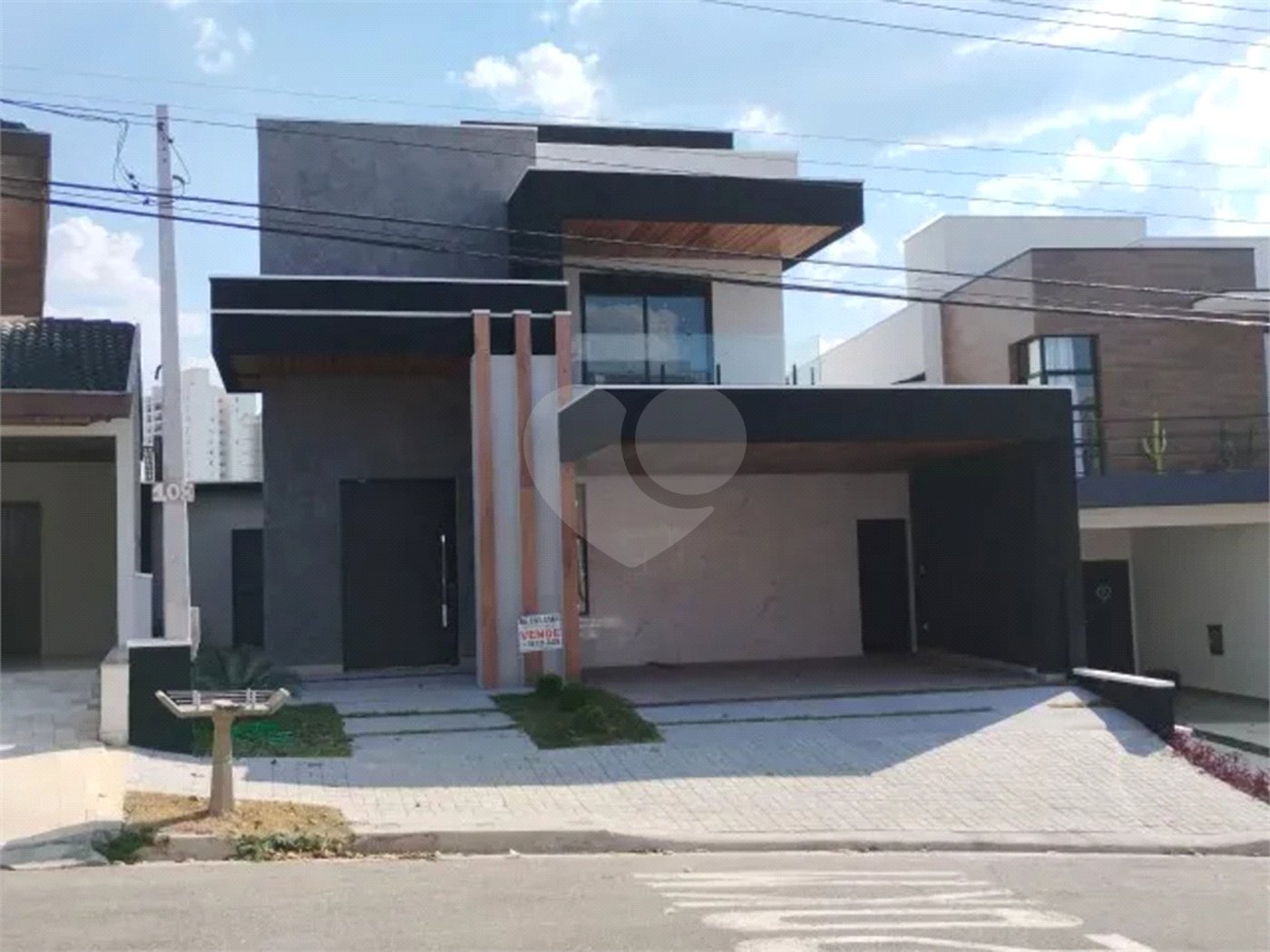 CASA A VENDA EM CONDOMINIO COM 305M², 4 DORMITORIOS, 4 SUITES, 2 VAGAS - BAIRRO URBANOVA - SÃO JOSÉ