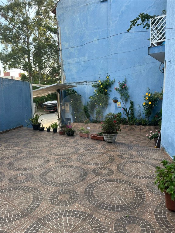 Sobrado à Venda na Cidade Líder com Quintal, Jardim e Excelente Localização