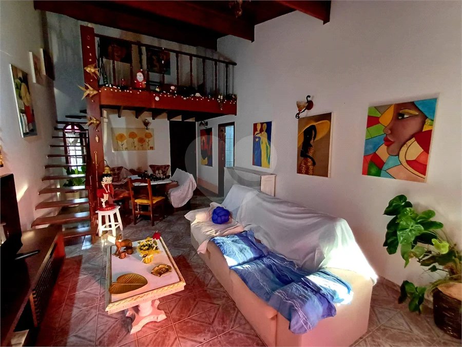 Casa à venda em Atibaia com 5 dormitórios (1 suíte), piscina e área gourmet, 2 vagas garagem, avalia permuta e financiamento