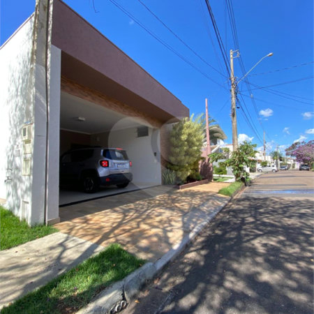 Excelente casa com muito boa localização no Condomínio Eldorado á venda.