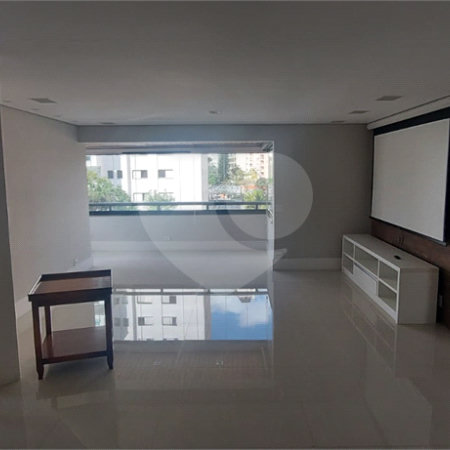 Apartamento à venda no Campo Belo de 245m² com 3 suítes e 3 vagas