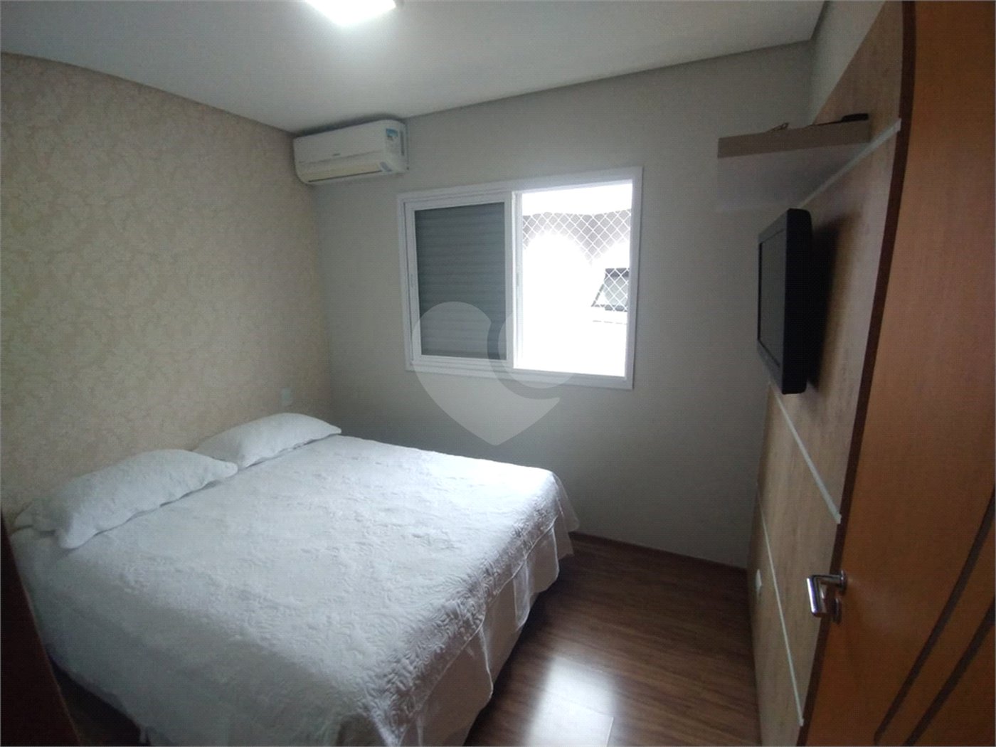 MARAVILHOSA CASA NO URBANOVA QUE REUNE CONFORTO E SOFISTICAÇÃO, 262m² - 4 SUITES e 4 Vagas.
