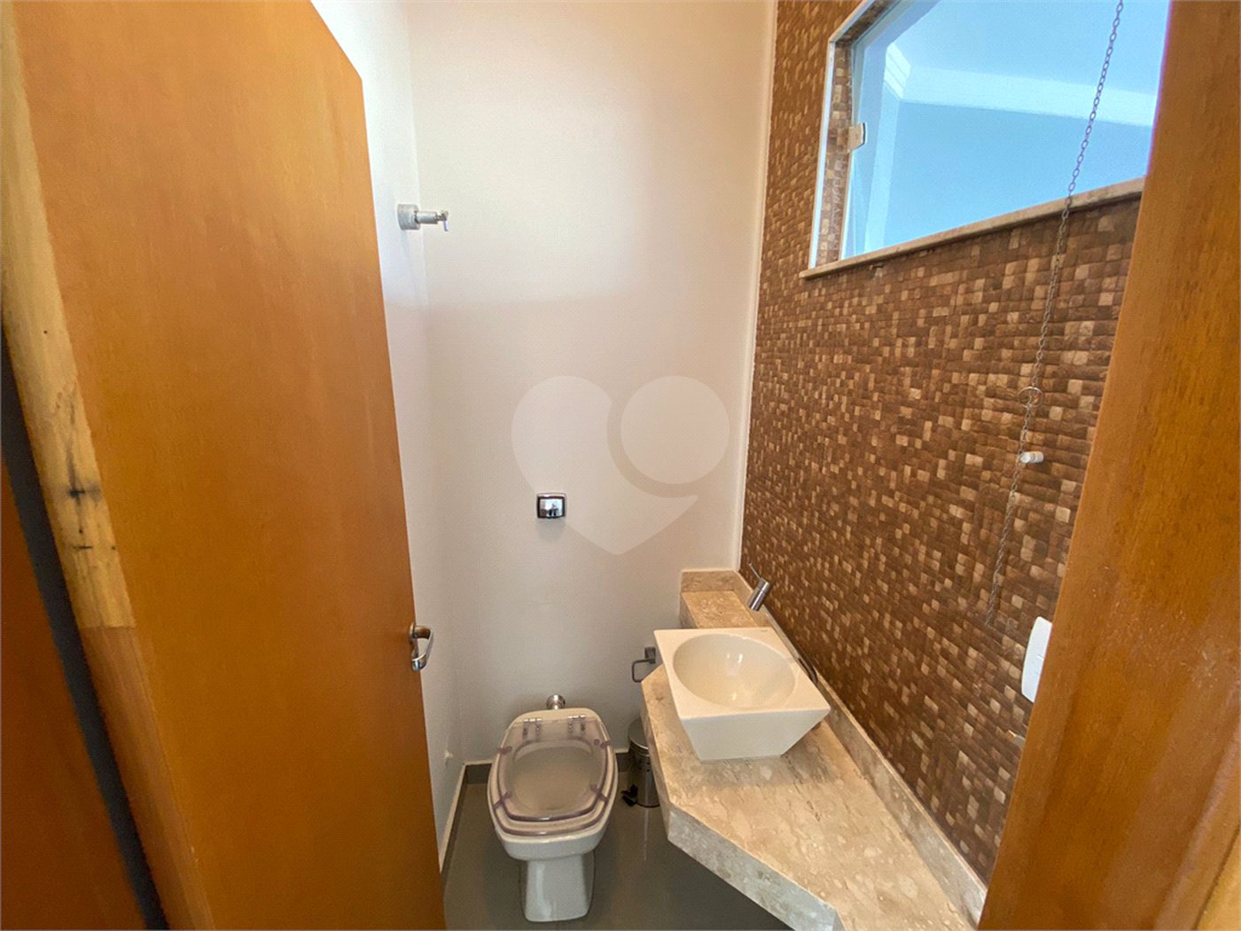 Casa térrea com piscina para venda no Condomínio Quebec.