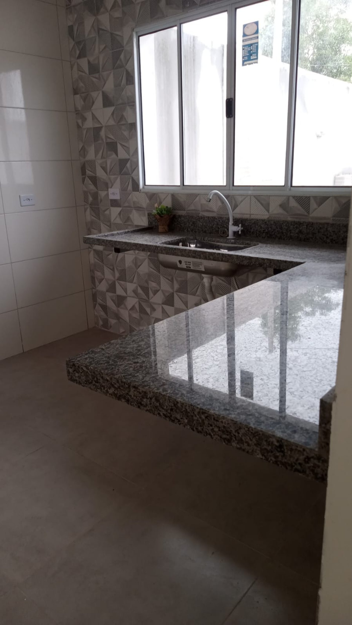Casa à venda com 2 quartos, sendo 1 suíte, em Bopiranga, Itanhaém - SP