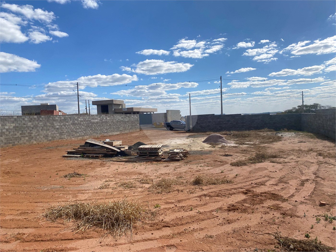 Terreno com 1.000m2 á venda, em São Carlos-SP.