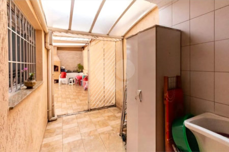 Sobrado à venda no Ipiranga de 140m² com 4 suítes e 3 vagas.