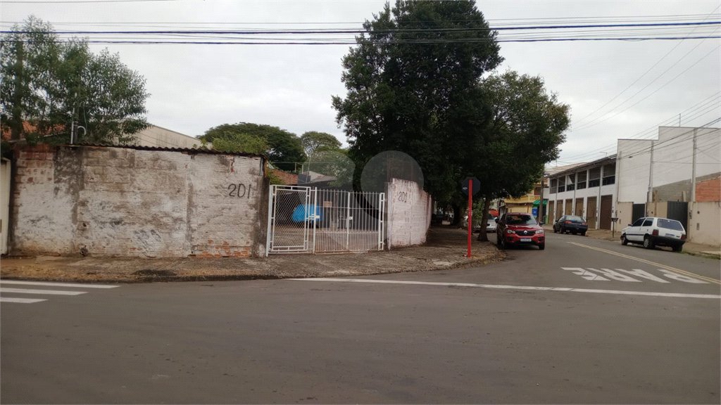 Terreno já cimentado a venda no Jockey Club