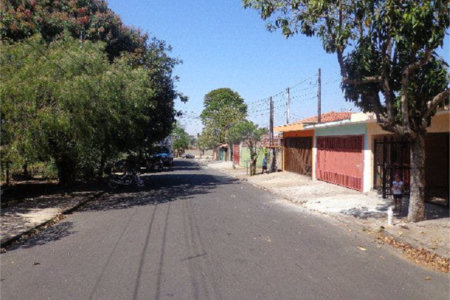 Casa Térrea com 2 dormitórios.