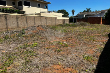 Terreno com 586,00 m² á Venda.