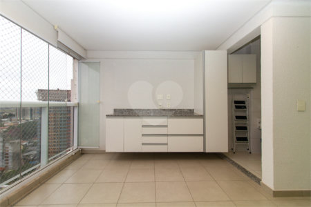 Apartamento com 02 dormitórios, sendo 1 suíte com 02 vagas de garagem
