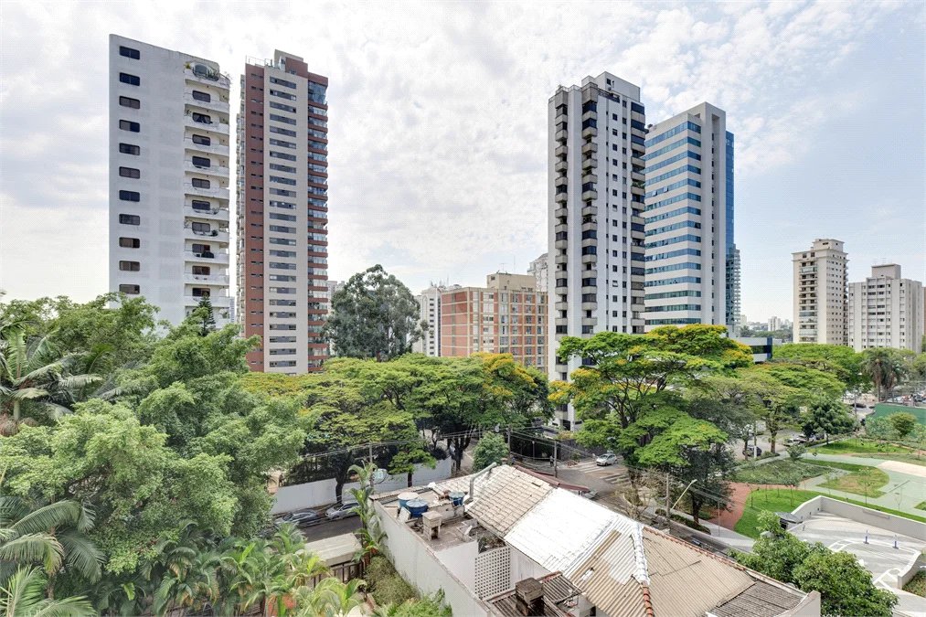 Apartamento à venda com 2 quartos, sendo 1 suíte,  em Campo Belo, São Paulo, SP