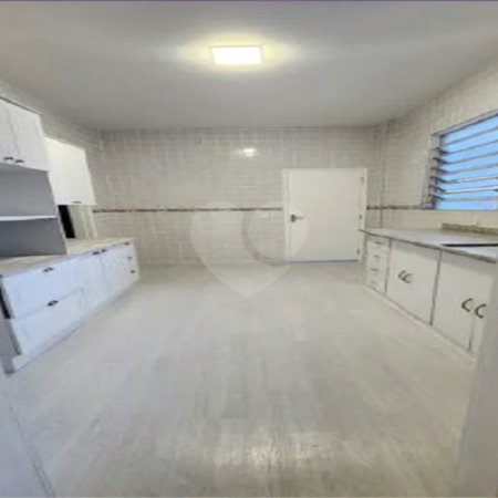 Apartamento à venda no bairro Barra Funda.