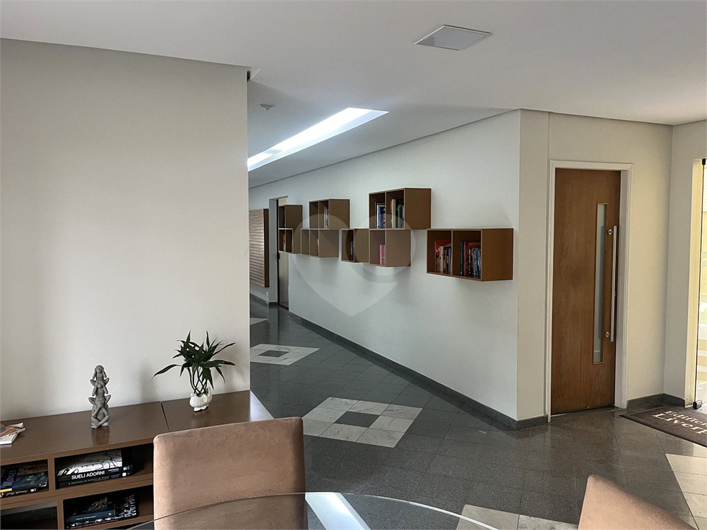 Apartamento de 01 dormitório com terraço e vaga perto do metrô