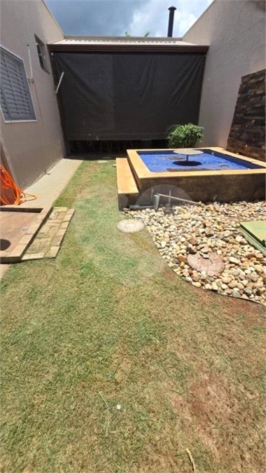 Casa em condomínio Alvorada em Araraquara com 3 dormitórios e piscina