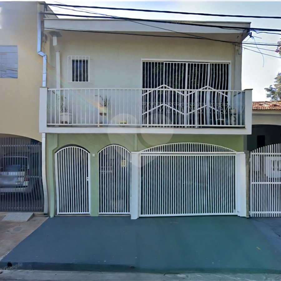 Casa no Jardim Medeiros ampla com 3 dormitórios bem distribuída