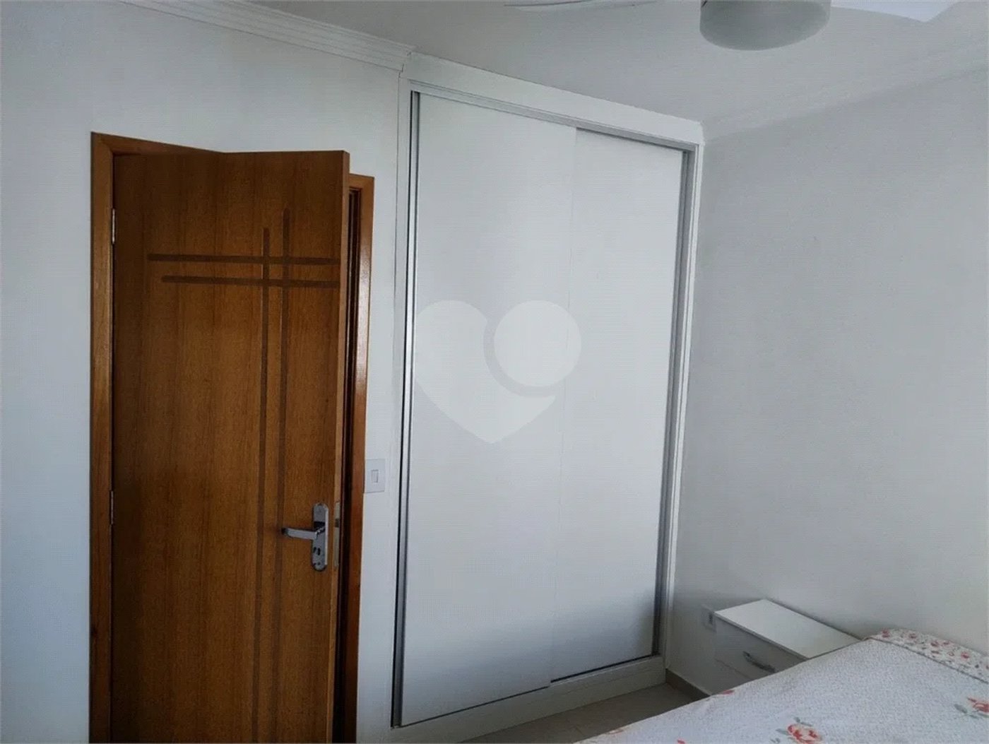 Vende-se Sobrado com 2 Suítes em Condomínio Fechado – Vila Ré