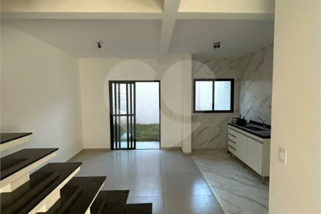 Casa à venda com 3 quartos, sendo 1 suíte, no condomínio Marselha VI, São Roque - SP
