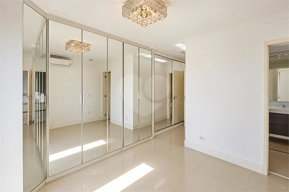 Cobertura de 260 m² em São Bernardo do Campo, com 4 dormitórios, 3 suítes, piscina privativa, espaço gourmet e vista livre. Viva esse privilégio! Agende sua visita e encante-se!