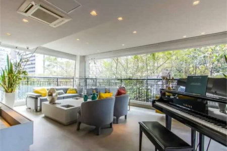 Apartamento de 306m² na melhor região de Moema, 3 suítes, 5 vagas, varanda gourmet, depósito, fora de rota
