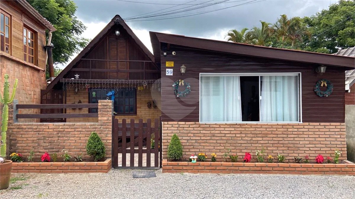 Chalé à venda em Atibaia 140m²– Condomínio fechado com lazer completo