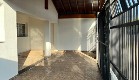 Casa para alugar com 4 quartos, sendo 2 suítes,  no Centro, Três Lagoas, MS