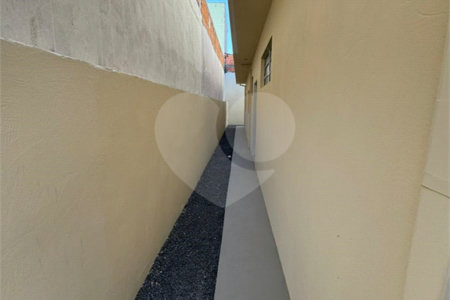 Casa com 02 Dormitórios á venda, em Cidade Aracy 2.